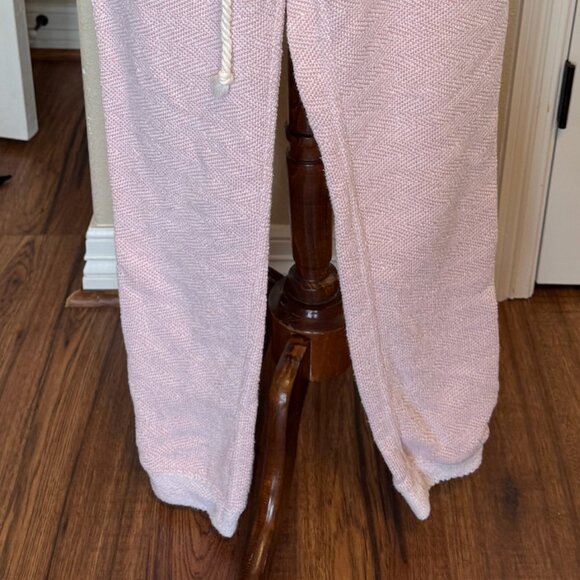 Faherty Lounge Set - Picture 8 of 9